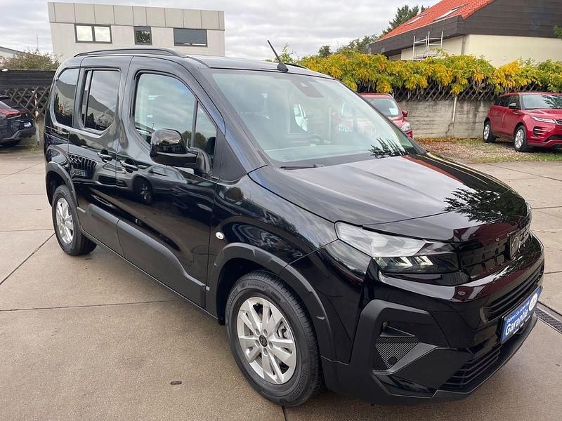 Schwarz Gebraucht 2025 Peugeot Rifter Allure Van / Kleinbus | 25.500 € (Fairer Preis) - Bild 1/4