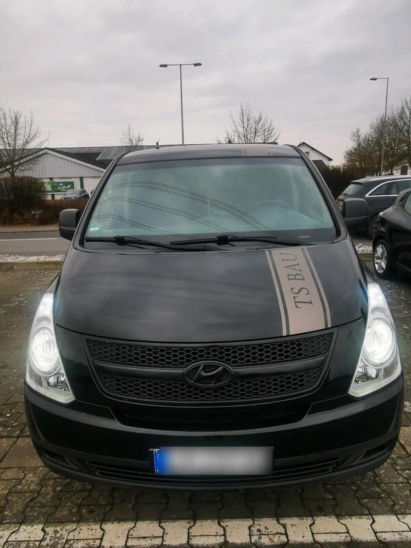 Schwarz Gebraucht 2012 Hyundai H-1 Van / Kleinbus | 11.000 € (Fairer Preis) - Bild 1/4