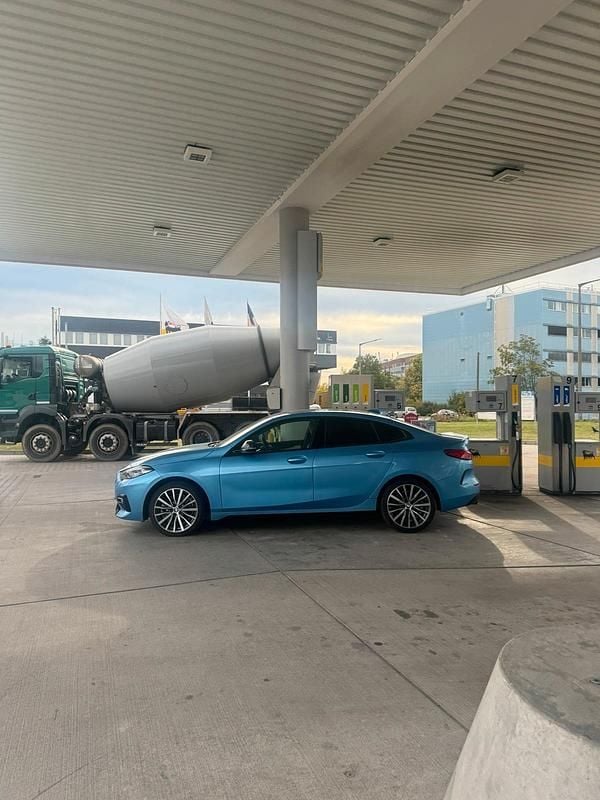 Blau Gebraucht 2021 BMW 228 Sport Line Coupé | 22.499 € - Bild 1/4
