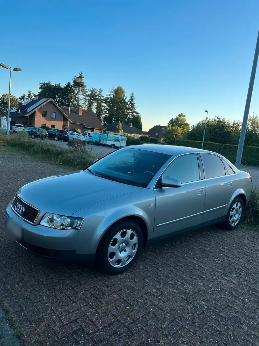 Gebraucht Audi A4 130 PS (95 kW) 2002 Silber Limousine