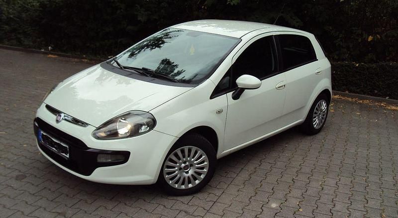 Weiß Gebraucht 2011 Fiat Punto Pop Kleinwagen | 2.999 € (Guter Preis) - Bild 1/4