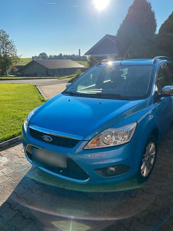 Blau Gebraucht 2010 Ford Focus Kombi | 2.200 € (Fairer Preis) - Bild 1/4