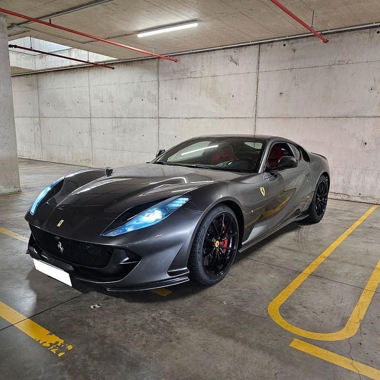 Grau Gebraucht 2018 Ferrari 812 | 275.000 € - Bild 1/4