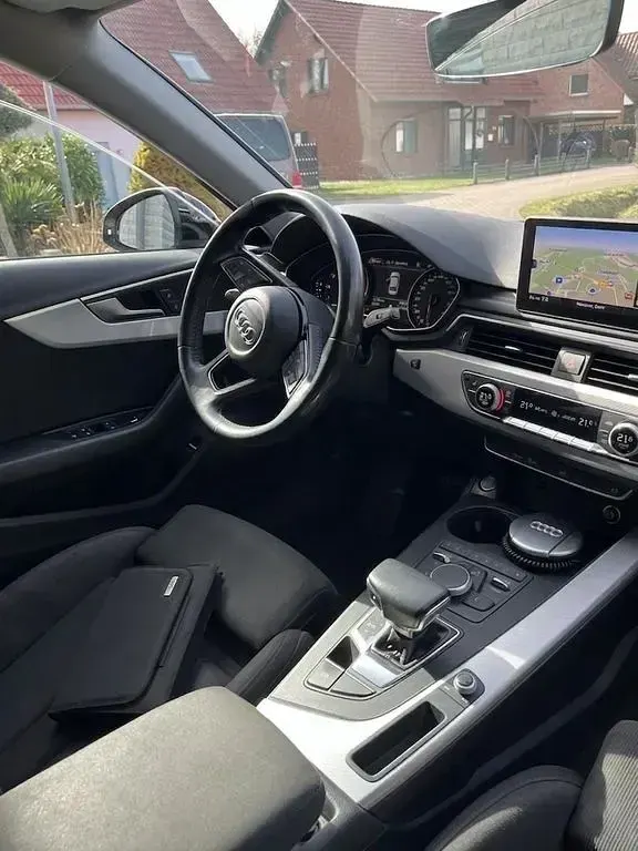 Gebraucht Audi A4 Sport 150 PS (110 kW) 2018 Schwarz Kombi