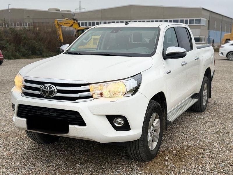 Weiß Gebraucht 2018 Toyota HiLux Comfort Abholung | 22.999 € (Etwas zu teuer) - Bild 1/4