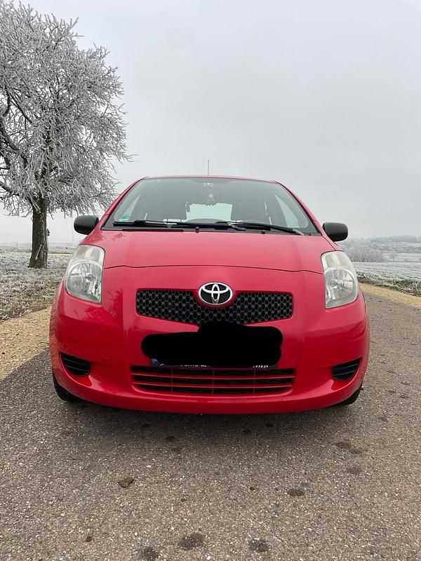 Gebraucht Toyota Yaris 69 PS (50 kW) 2008 Rot Kleinwagen