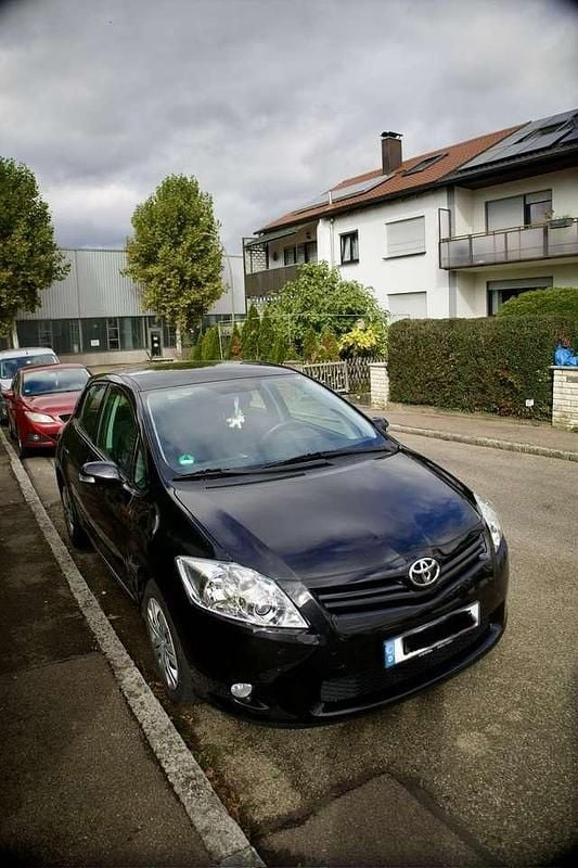 Schwarz Gebraucht 2011 Toyota Auris Limousine | 5.600 € (Fairer Preis) - Bild 1/4