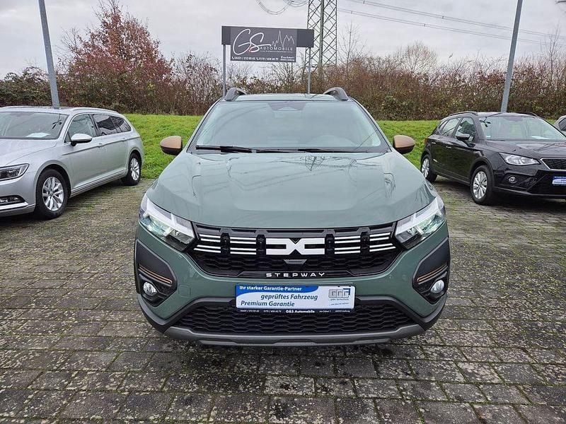 Grau Gebraucht 2025 Dacia Sandero Extreme Limousine | 17.390 € (Guter Preis) - Bild 1/4