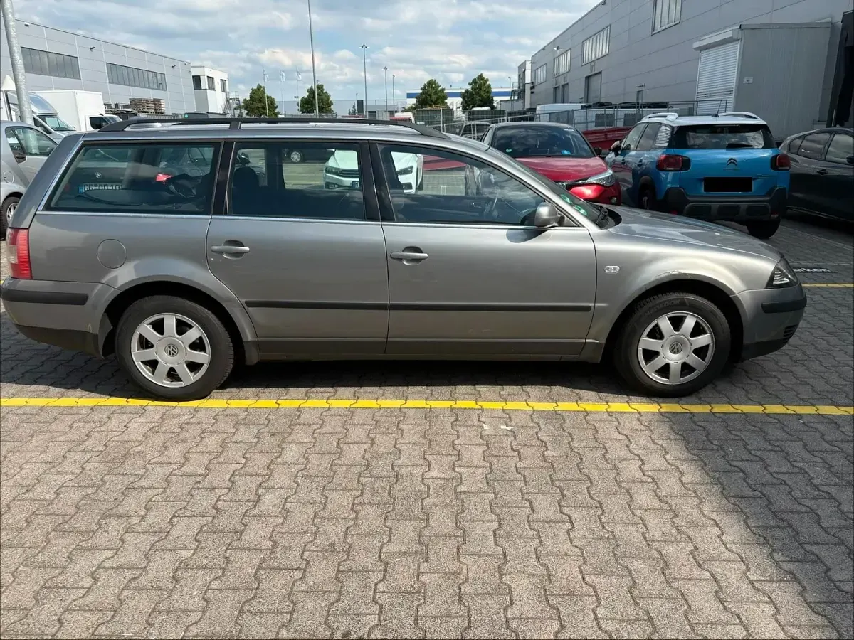 Gebraucht VW Passat 13 PS (9 kW) 2003 Silber Limousine