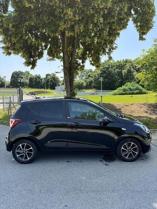 Schwarz Gebraucht 2018 Hyundai i10 Kleinwagen | 6.950 € (Fairer Preis) - Bild 1/4