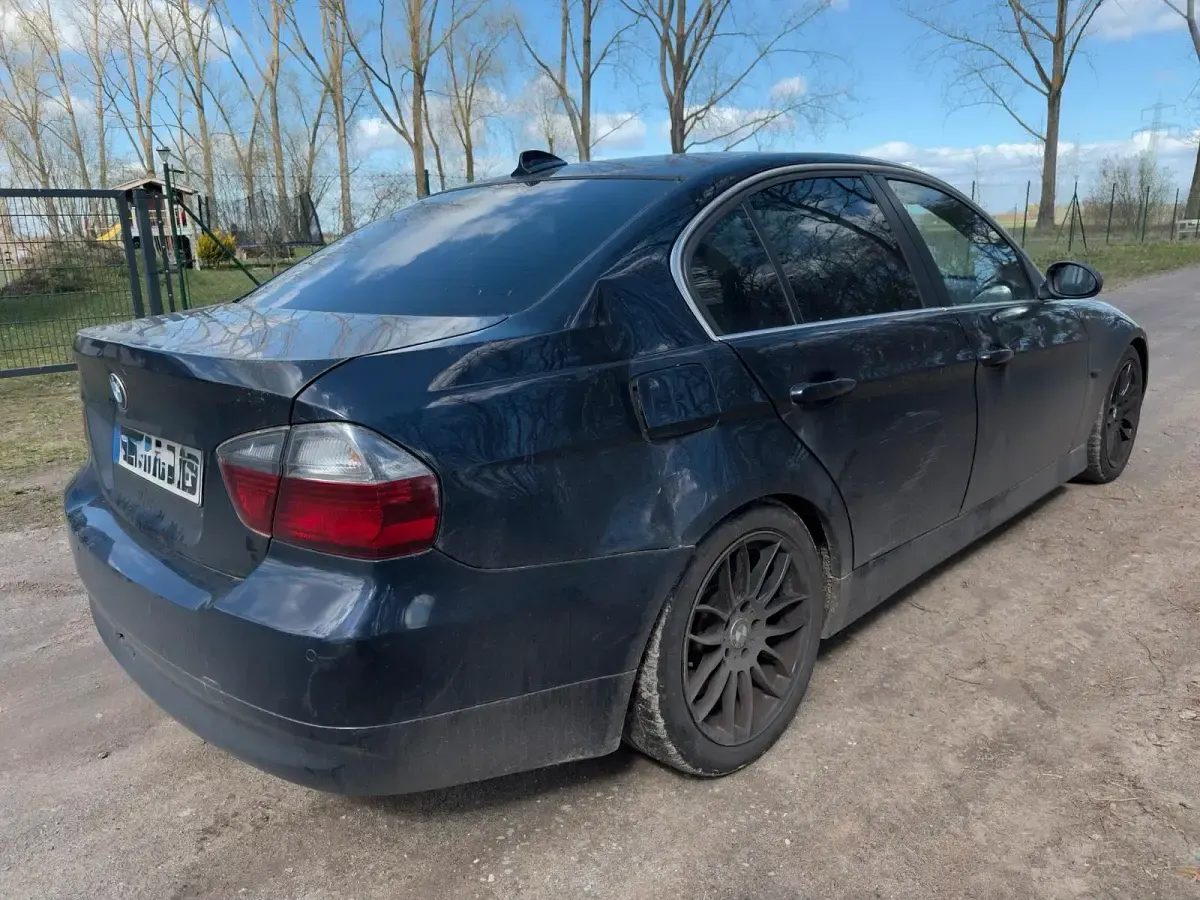 Gebraucht BMW 330 252 PS (185 kW) 2005 Blau Limousine