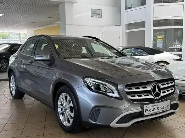 Gebraucht Mercedes GLA180 122 PS (89 kW) 2020 Mountaingrau  met. (metallic) SUV