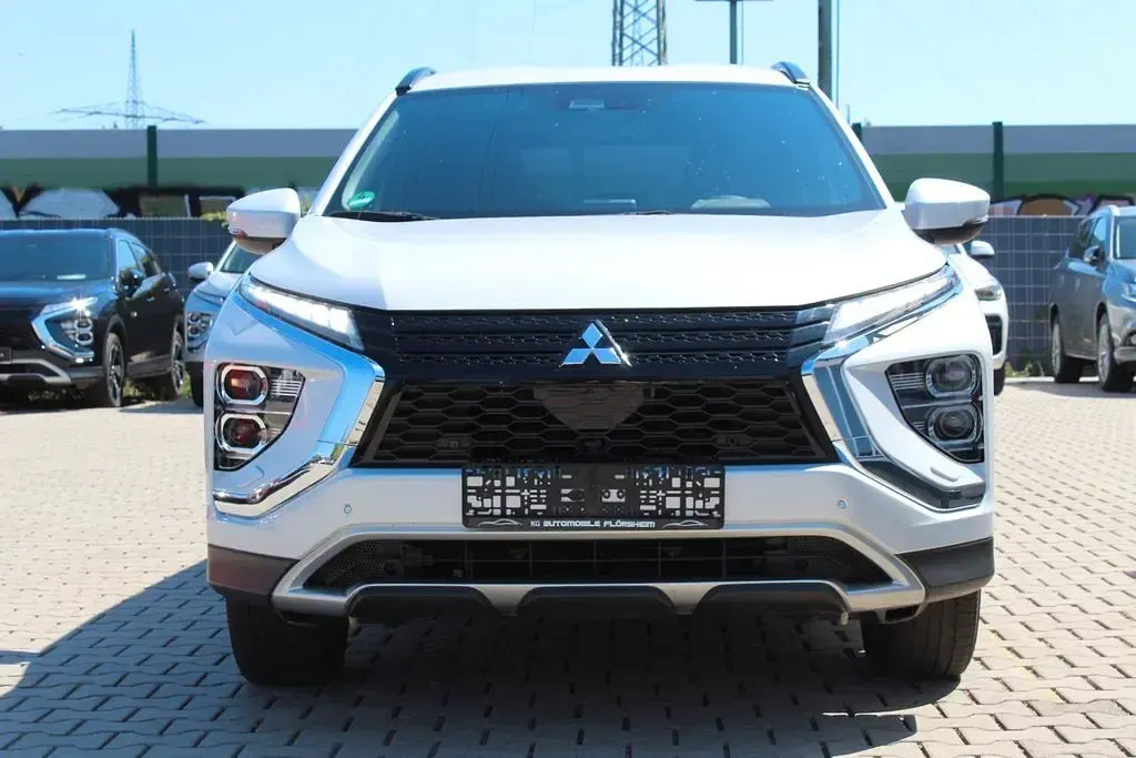 Gebraucht Mitsubishi Eclipse Cross Plus 188 PS (138 kW) 2024 Weiß SUV