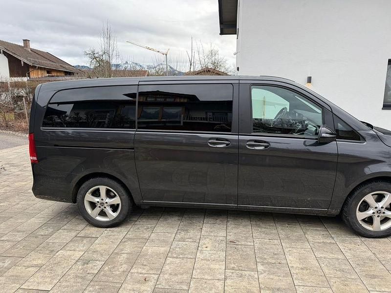 Gebraucht Mercedes V300 237 PS (174 kW) 2022 Grau Van / Kleinbus
