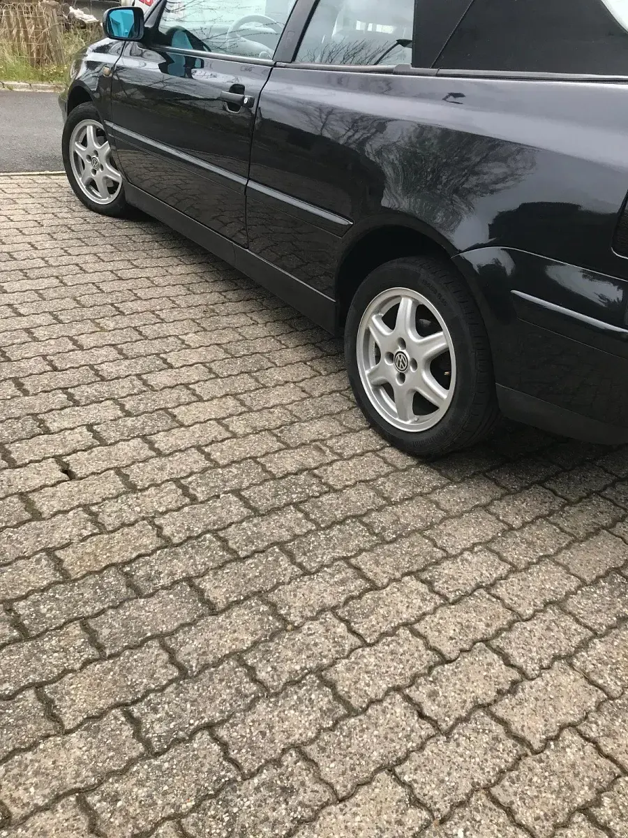 Gebraucht VW Golf Cabriolet Conceptline 90 PS (66 kW) 1998 Schwarz Cabrio