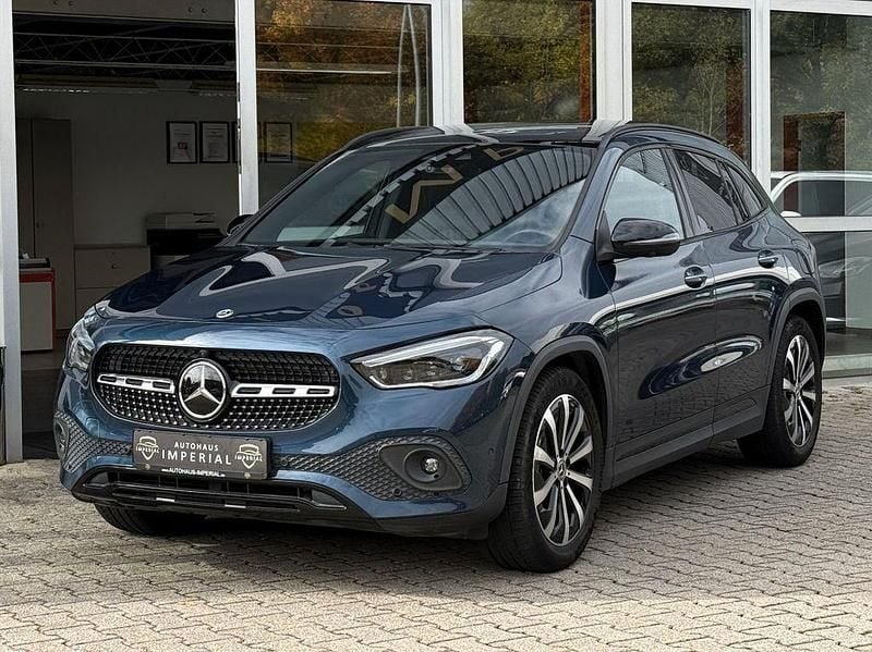 Blau Gebraucht 2021 Mercedes GLA220 SUV | 34.700 € (Guter Preis) - Bild 1/4