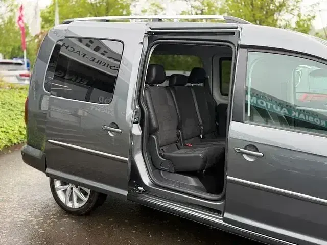 Używany VW Caddy Maxi Highline 131 KM (96 kW) 2019 Szary Minivan