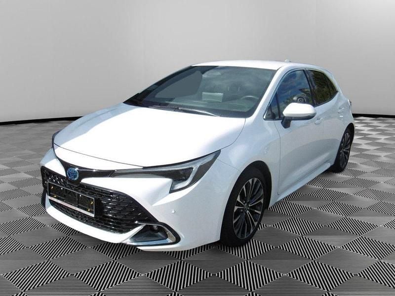 Weiß Gebraucht 2023 Toyota Corolla Hybrid Limousine | 23.980 € (Fairer Preis) - Bild 1/4