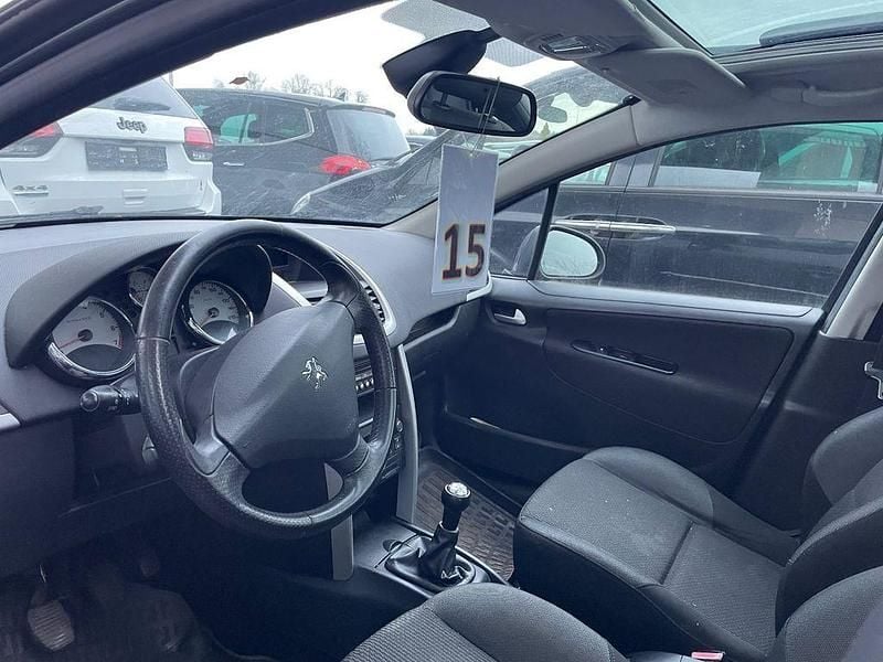 Gebraucht Peugeot 207 Tendance 95 PS (69 kW) 2012 Grau Kombi