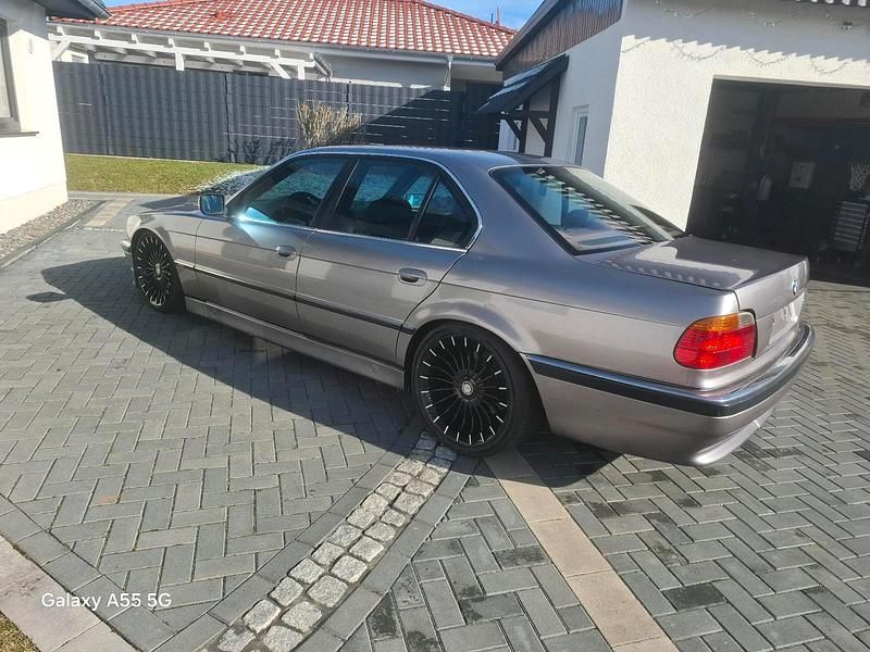 Gebraucht BMW 735 235 PS (172 kW) 1997 Silber Limousine
