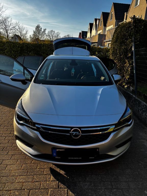 Silber Gebraucht 2018 Opel Astra Active Limousine | 9.999 € (Guter Preis) - Bild 1/4