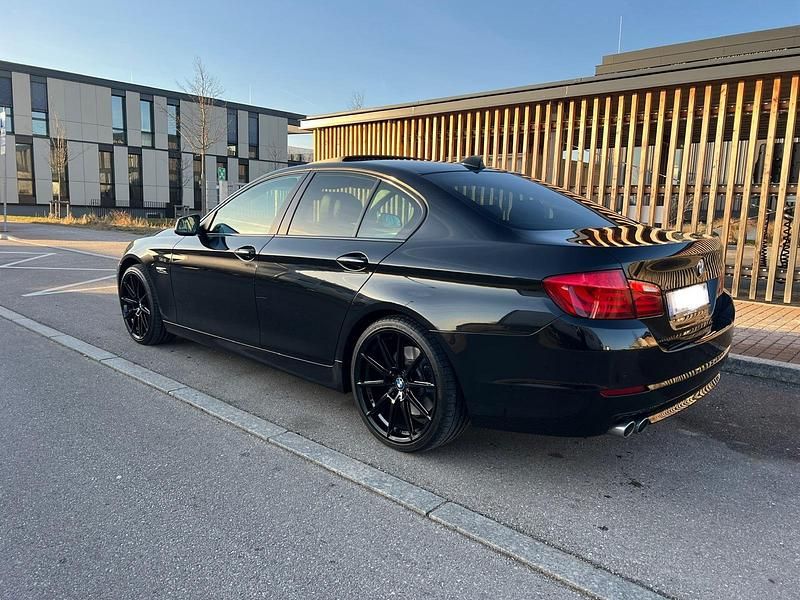Schwarz Gebraucht 2012 BMW 525 Shadowline Limousine | 17.950 € (Teuer) - Bild 1/4