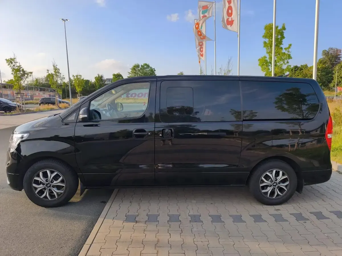 Gebraucht Hyundai H-1 170 PS (125 kW) 2019 Schwarz Van / Kleinbus
