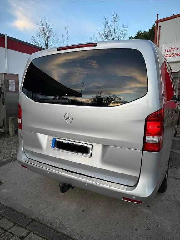 Gebraucht Mercedes V220 Edition 163 PS (119 kW) 2019 Silber Van / Kleinbus