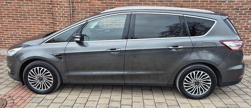 Gebraucht Ford S-MAX Titanium 165 PS (121 kW) 2019 Grau Van / Kleinbus