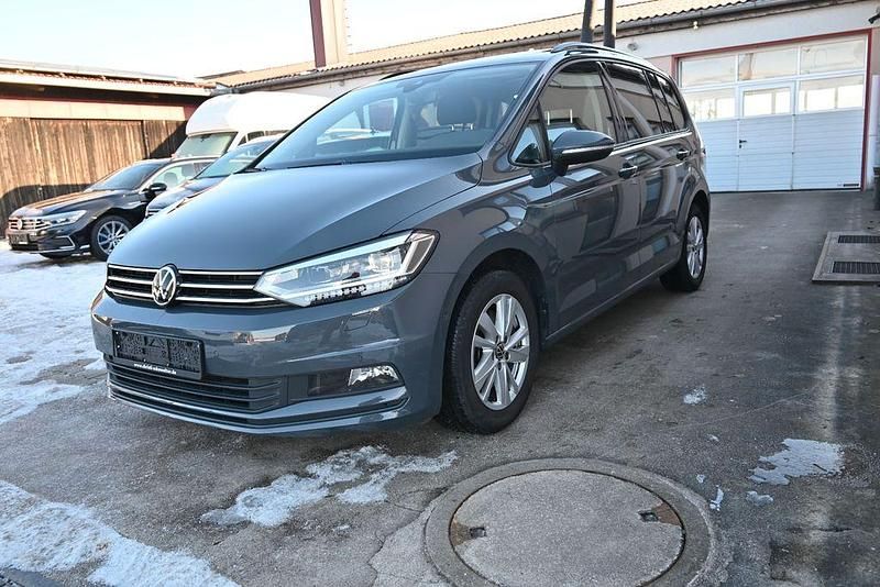 Grau Gebraucht 2022 VW Touran Highline Van / Kleinbus | 27.500 € (Fairer Preis) - Bild 1/4