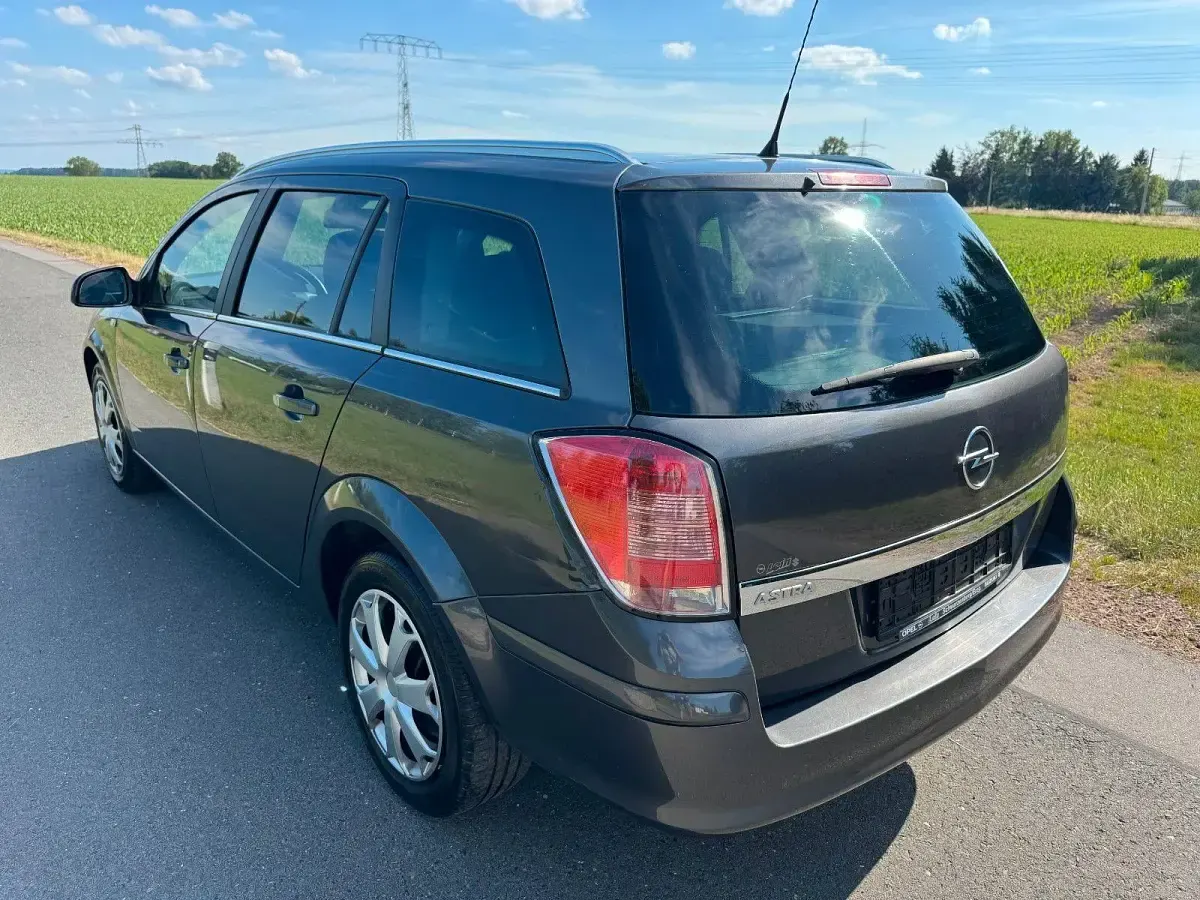 Gebraucht Opel Astra Edition 116 PS (85 kW) 2009 Grau Kombi