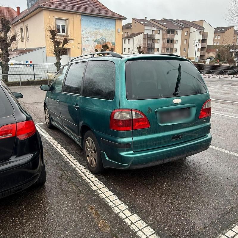 Gebraucht Ford Galaxy 115 PS (84 kW) 2002 Van / Kleinbus