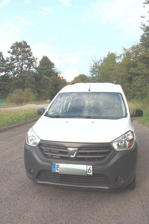 Weiß Gebraucht 2015 Dacia Dokker Van | 6.400 € (Guter Preis) - Bild 1/4
