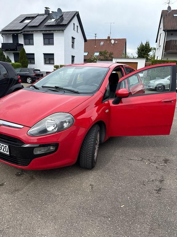 Rot Gebraucht 2011 Fiat Punto Evo Kleinwagen | 3.800 € (Fairer Preis) - Bild 1/3