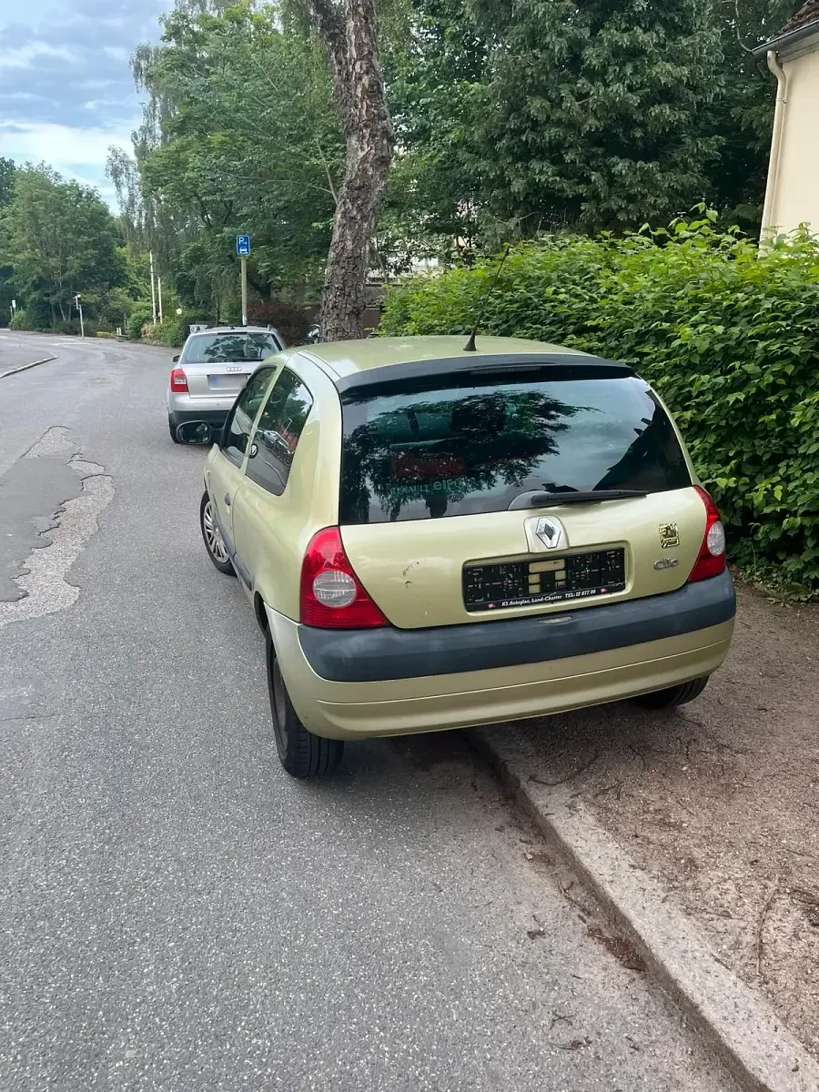 Gebraucht Renault Clio II 75 PS (55 kW) 2003 Grün Limousine