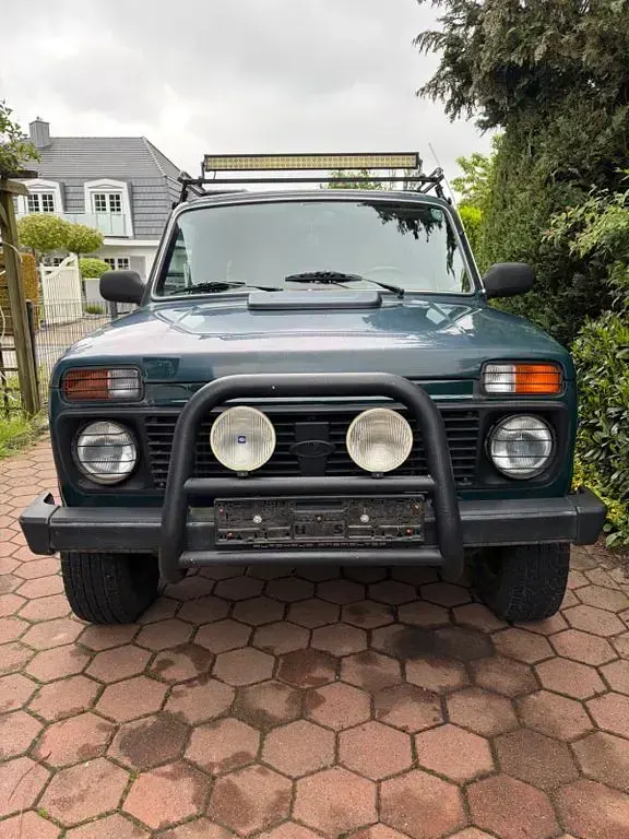 Usata Lada niva 83 CV (61 kW) 2011 Verde SUV