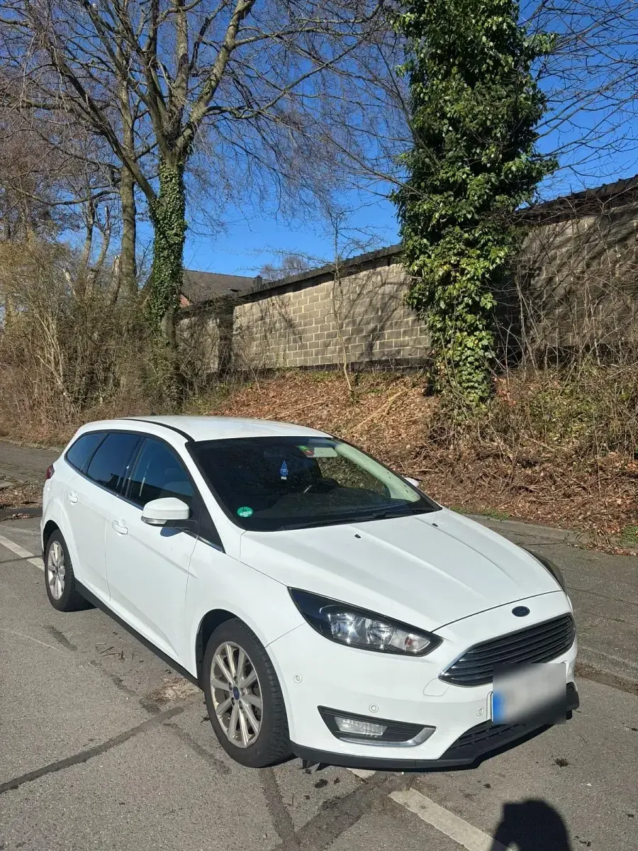 Gebraucht Ford Focus Titanium 125 PS (91 kW) 2016 Weiß Kombi