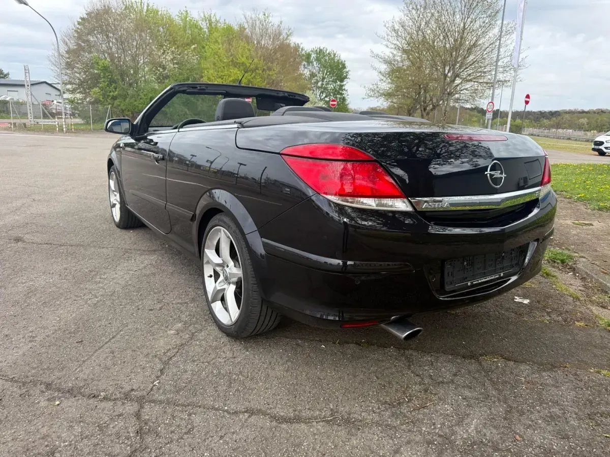 Gebraucht Opel Astra Cabriolet 140 PS (102 kW) 2008 Schwarz Cabrio