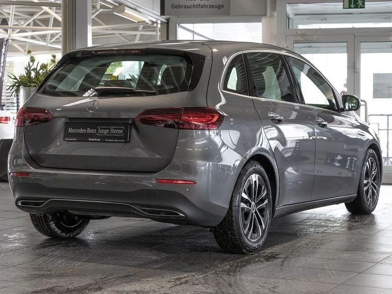 Gebraucht Mercedes B180 Progressive 136 PS (100 kW) 2024 Grau Van / Kleinbus