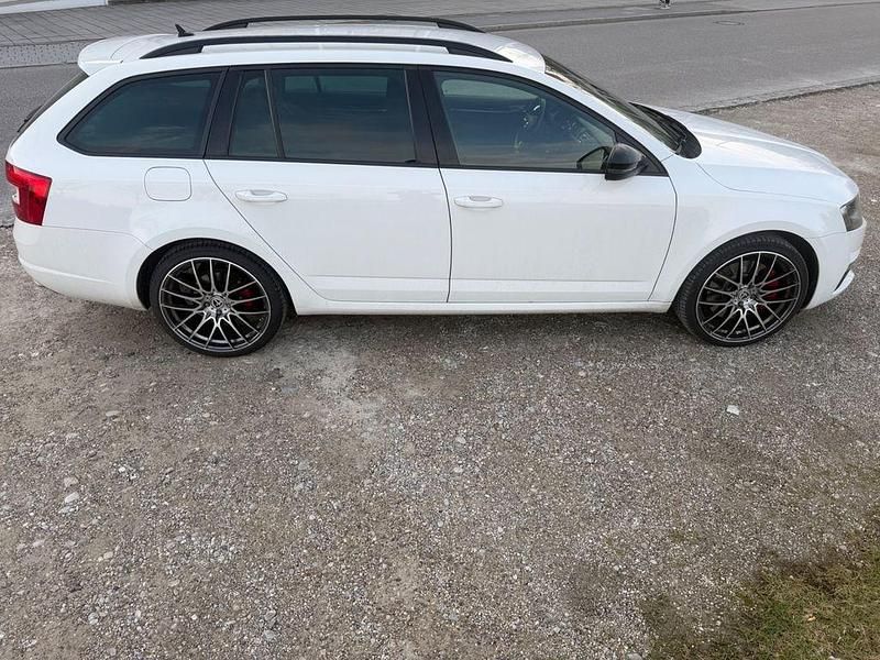Gebraucht Skoda Octavia RS 220 PS (161 kW) 2014 Weiß Kleinwagen