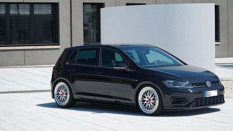 Schwarz Gebraucht 2017 VW Golf VII R Limousine | 37.900 € - Bild 1/4