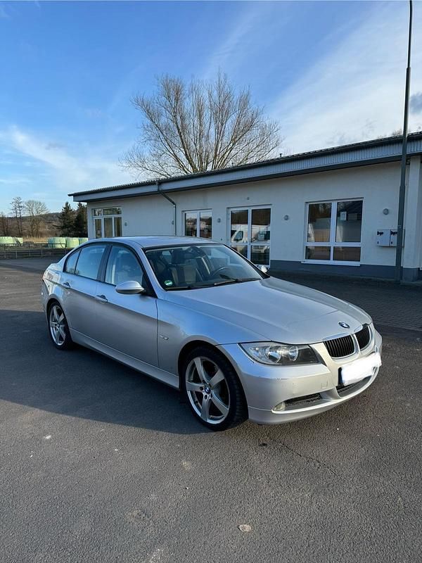 Gebraucht BMW 320 150 PS (110 kW) 2006 Silber Limousine