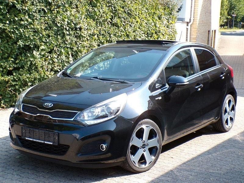 Schwarz Gebraucht 2014 Kia Rio Platinum Edition Limousine | 7.940 € (Fairer Preis) - Bild 1/4