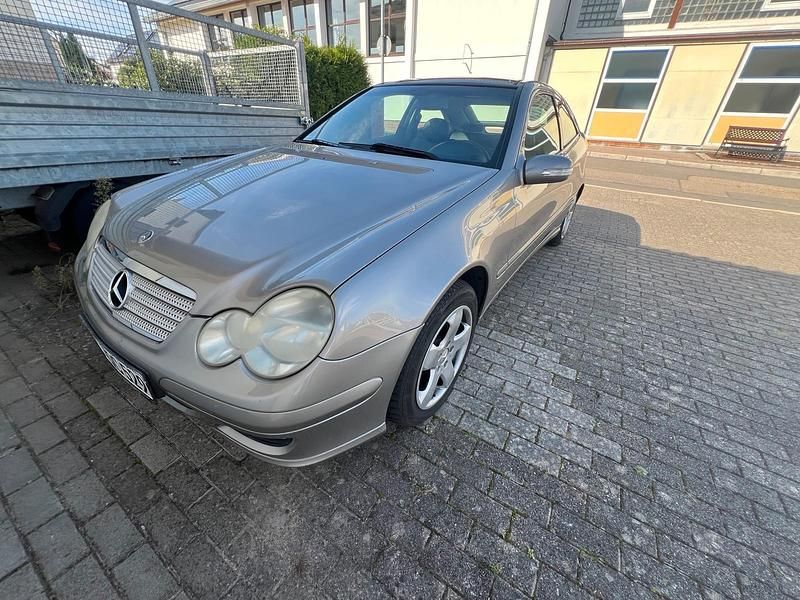 Gold Gebraucht 2004 Mercedes C200 Avantgarde Coupé | 1.999 € (Guter Preis) - Bild 1/4