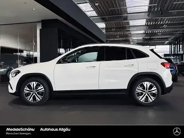 Gebraucht Mercedes GLA220 Night 190 PS (139 kW) 2024 Unilack polarweiß SUV