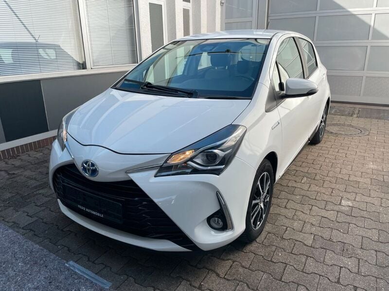 Weiß Gebraucht 2018 Toyota Yaris Hybrid Team Limousine | 13.995 € (Guter Preis) - Bild 1/4