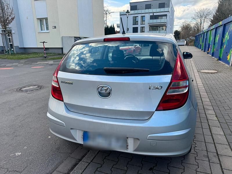 Gebraucht Hyundai i30 112 PS (82 kW) 2009 Grau Kleinwagen