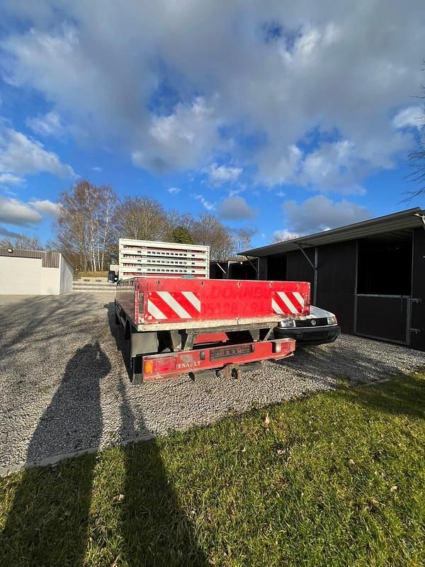 Gebraucht Renault Master 114 PS (83 kW) 2005 Rot Limousine