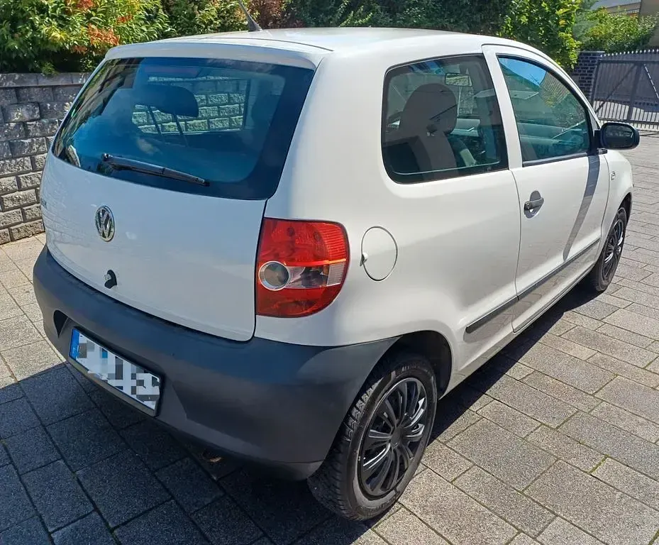 Gebraucht VW Fox Basis 60 PS (44 kW) 2011 Weiß Kleinwagen