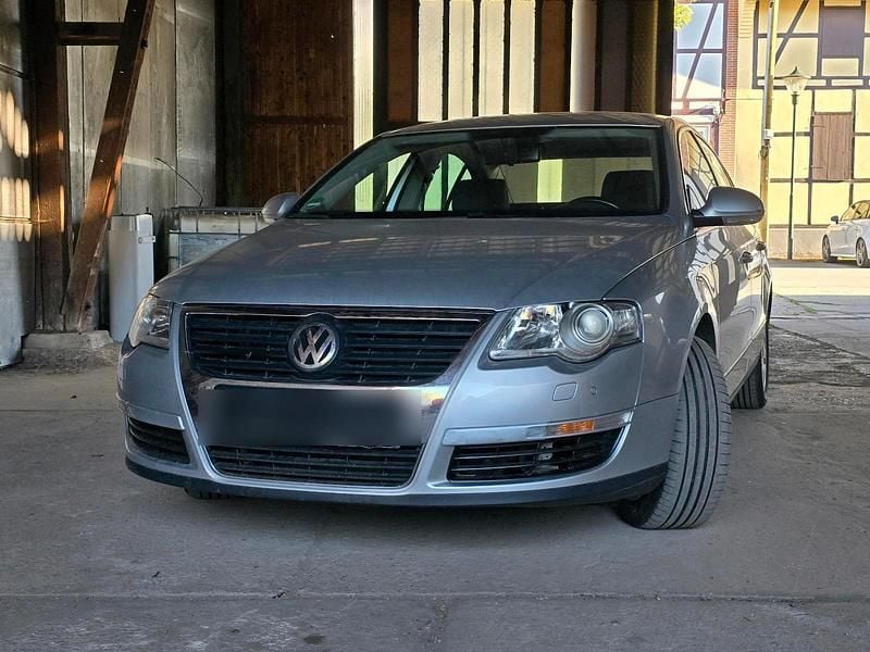 Silber Gebraucht 2007 VW Passat Limousine | 2.999 € (Guter Preis) - Bild 1/4